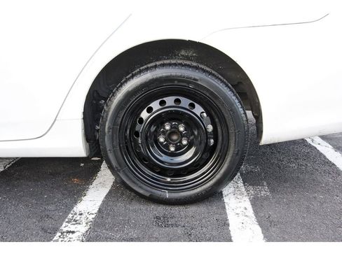 Used 2013 Toyota Corolla LE image 30