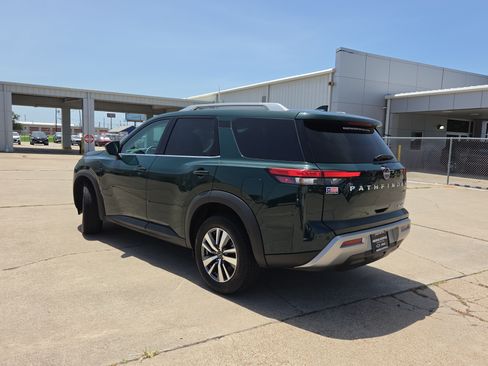 Used 2025 Nissan Pathfinder SL AWD/4WD image 7