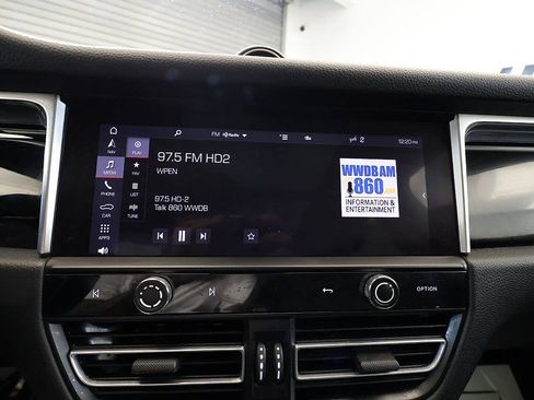 Used 2022 Porsche Macan AWD/4WD image 24