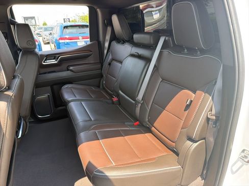 Used 2024 GMC Sierra 1500 Denali w/ Technology Package AWD/4WD image 23