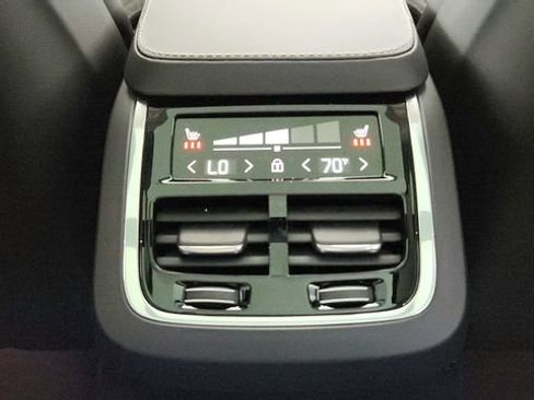 Used 2025 Volvo XC90 B6 Ultra w/ Protection Package Premier AWD/4WD image 32