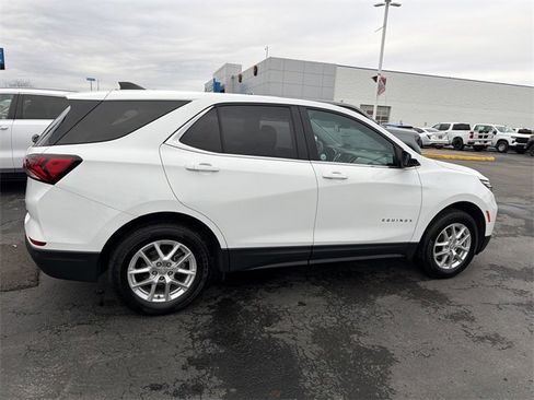 Used 2023 Chevrolet Equinox LT w/ Driver Convenience Package image 3
