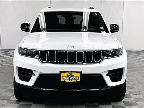 Used 2024 Jeep Grand Cherokee Laredo w/ Luxury Tech Group I AWD/4WD image 4