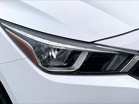 Used 2020 Nissan Versa S image 30