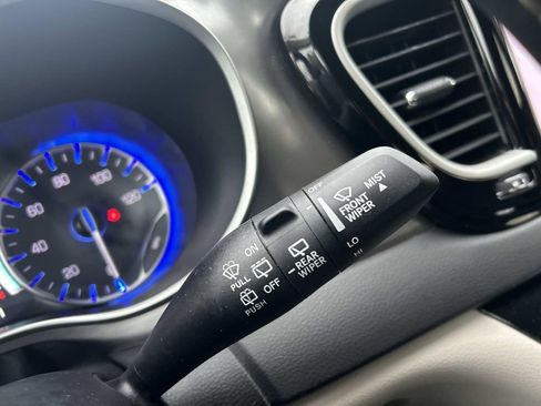 Used 2023 Chrysler Pacifica Touring-L image 24