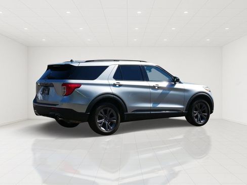 Certified 2023 Ford Explorer XLT w/ Equipment Group 202A AWD/4WD image 3