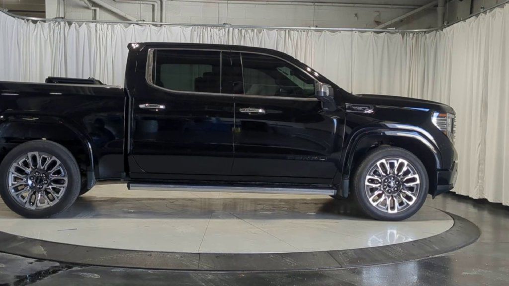 Used 2025 GMC Sierra 1500 Denali Ultimate AWD/4WD image 11
