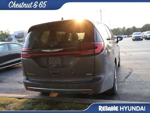 Used 2023 Chrysler Pacifica Touring-L AWD/4WD image 20