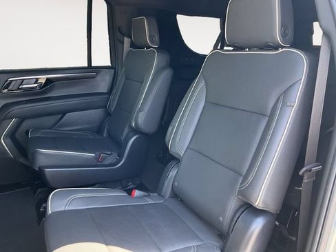 Certified 2025 Chevrolet Suburban Premier AWD/4WD image 9