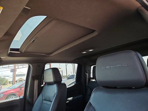 Used 2022 GMC Sierra 1500 Denali w/ Denali Premium Package AWD/4WD image 21