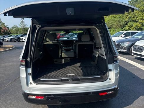 Used 2022 Jeep Grand Wagoneer Series I AWD/4WD image 5