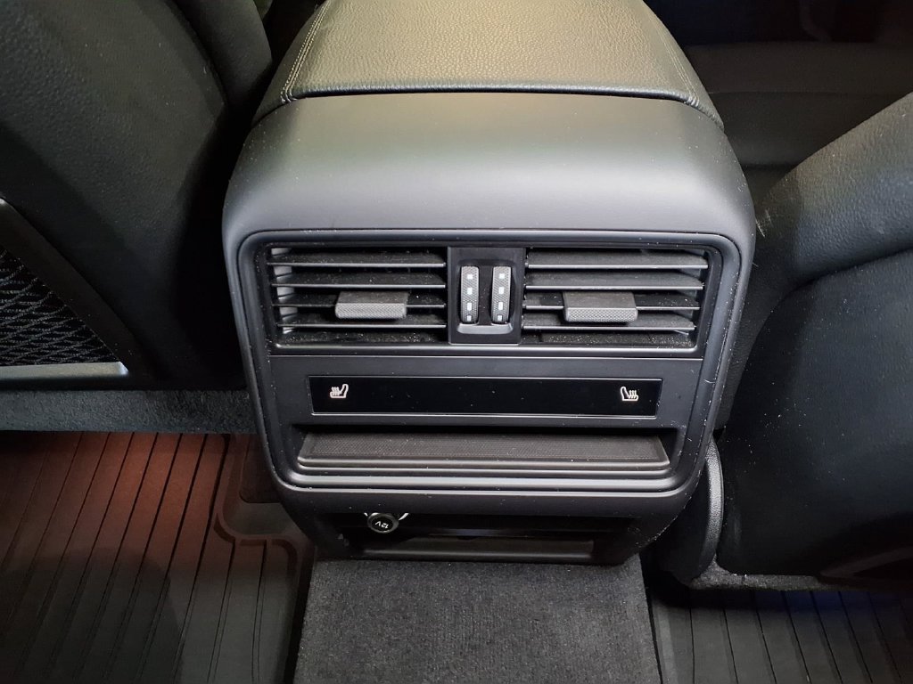 Used 2024 Porsche Cayenne AWD/4WD image 17