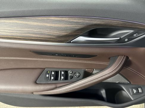 Used 2022 BMW 540i xDrive w/ Premium Package image 21