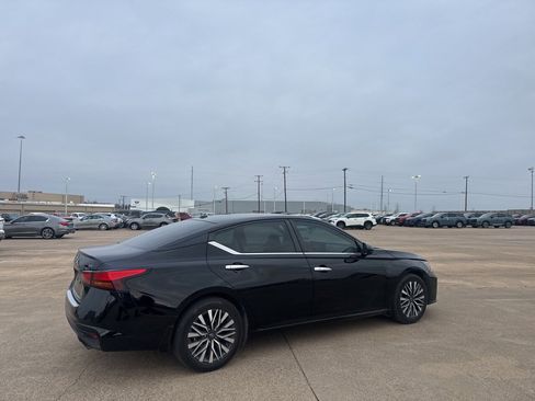 Certified 2023 Nissan Altima 2.5 SV w/ SV Premium Package image 28