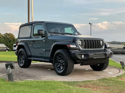 Used 2025 Jeep Wrangler Sport AWD/4WD image 9