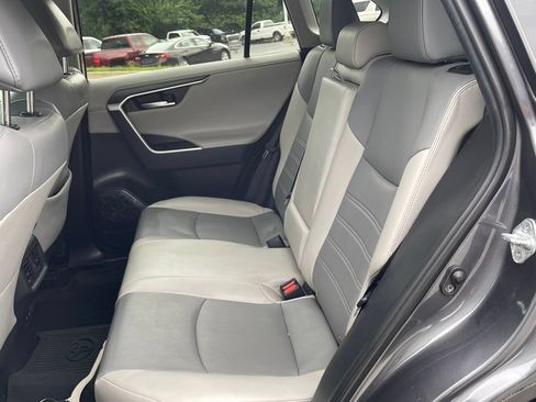 Used 2019 Toyota RAV4 Limited AWD/4WD image 10