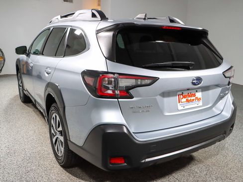 Used 2023 Subaru Outback Premium image 9
