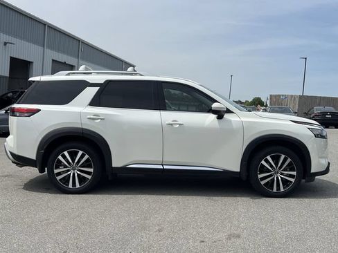 Used 2024 Nissan Pathfinder Platinum w/ Cargo Package AWD/4WD image 42