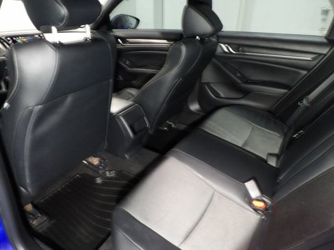 Used 2018 Honda Accord Sport image 12
