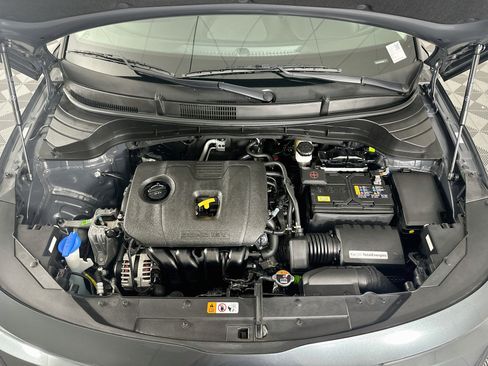 Used 2025 Kia Soul LX w/ LX Technology Package FWD image 32