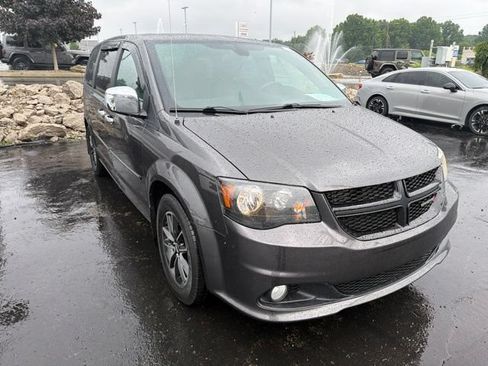 Used 2019 Dodge Grand Caravan SXT w/ Driver Convenience Group FWD image 3