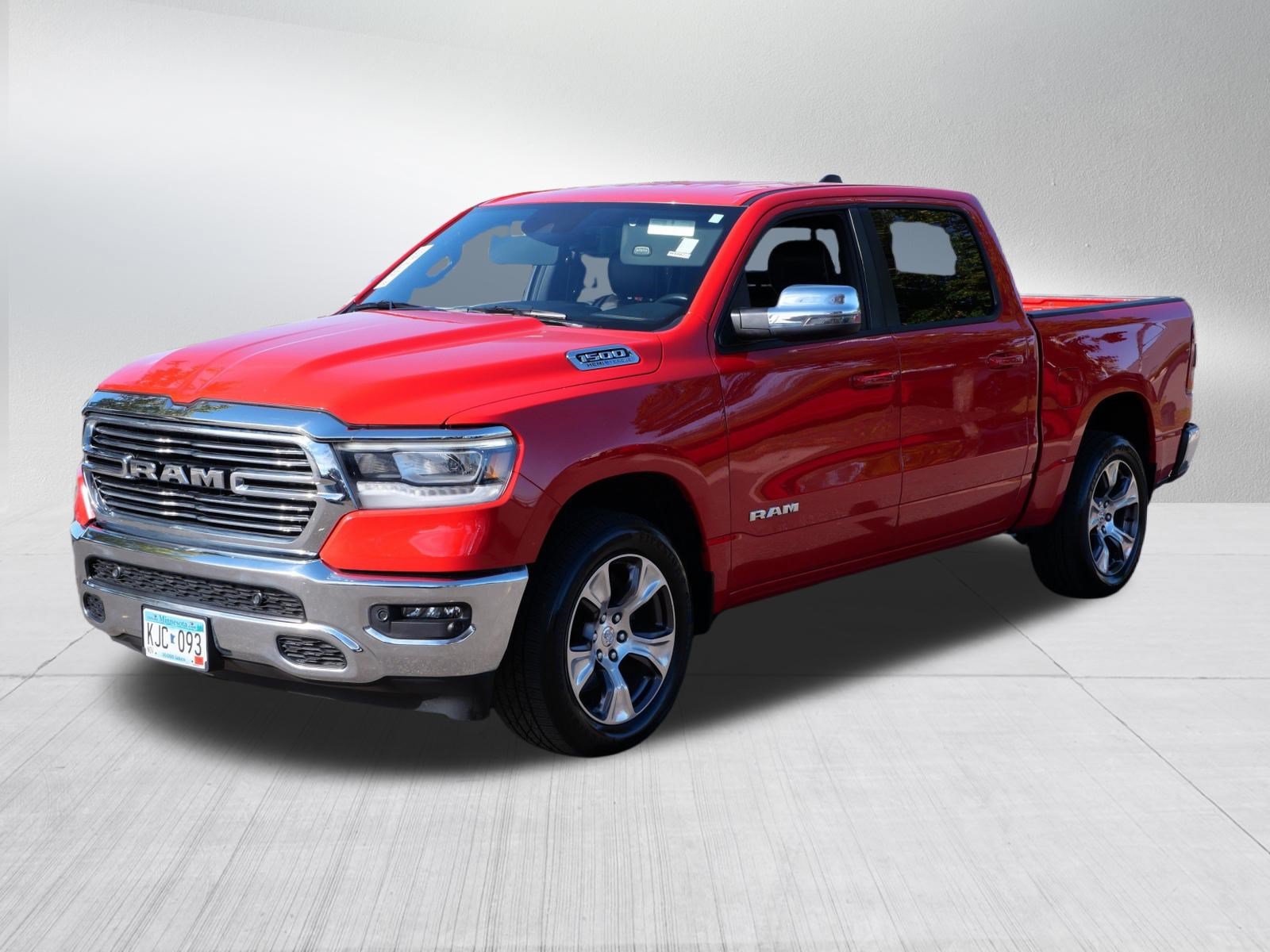 Used 2023 RAM 1500 Laramie AWD/4WD image 3