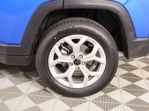 Used 2025 Jeep Compass Latitude AWD/4WD image 17