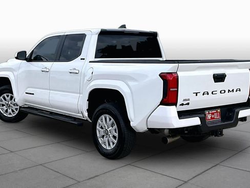 Used 2025 Toyota Tacoma SR5 AWD/4WD image 12