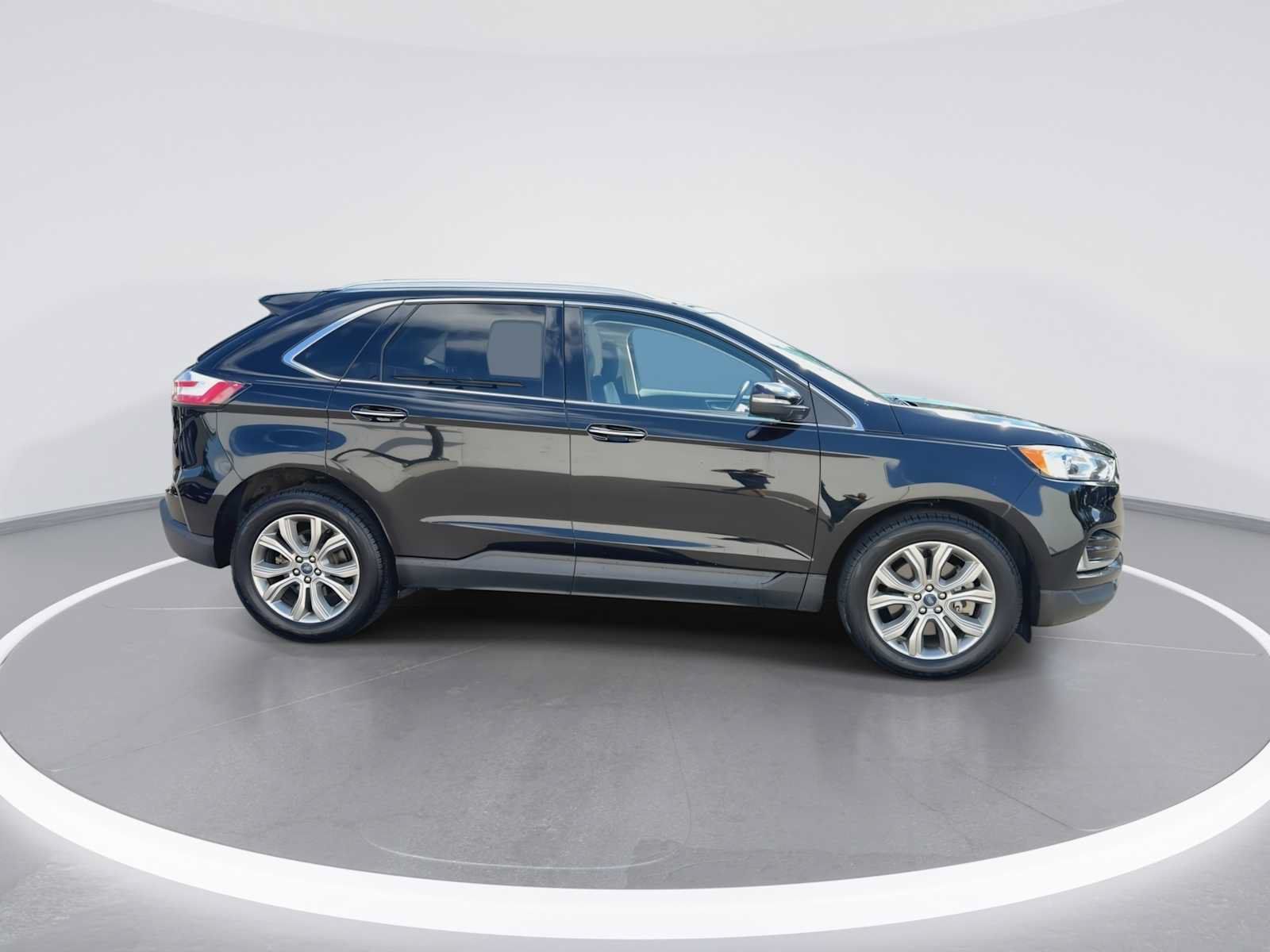 Used 2019 Ford Edge Titanium AWD/4WD image 9