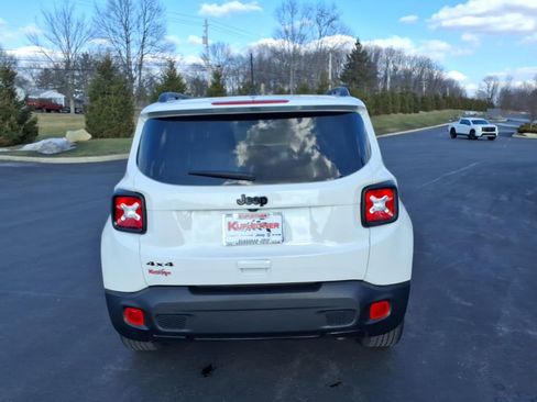 Used 2022 Jeep Renegade Altitude w/ Convenience Group AWD/4WD image 4