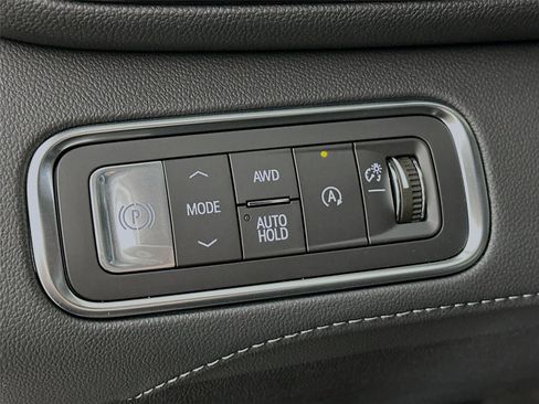 Used 2025 Buick Enclave Preferred w/ Super Cruise Package image 14