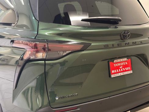 Certified 2026 Toyota Sienna XLE Woodland Edition image 7