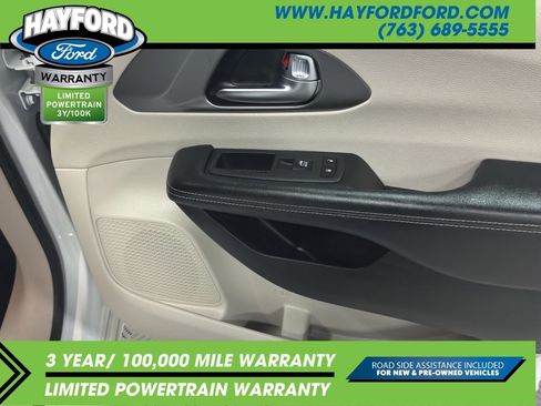 Used 2022 Chrysler Pacifica Touring-L FWD image 17