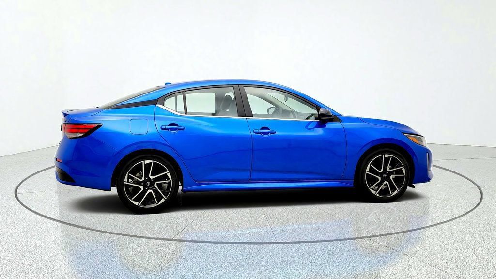 Used 2025 Nissan Sentra SR w/ SR Premium Package FWD image 4