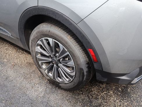 Used 2024 Buick Envision Preferred AWD/4WD image 10