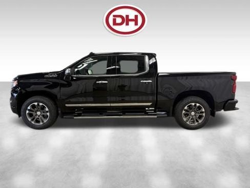Used 2024 Chevrolet Silverado 1500 High Country w/ Technology Package AWD/4WD image 8