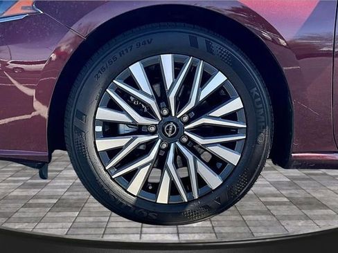 Used 2025 Nissan Altima 2.5 SV FWD image 29