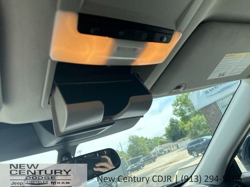 Used 2023 Nissan Pathfinder S image 24