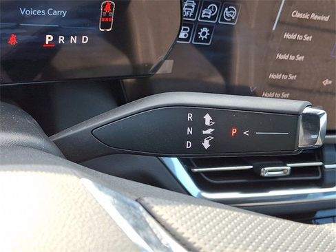 Used 2025 Chevrolet Equinox EV LT image 14