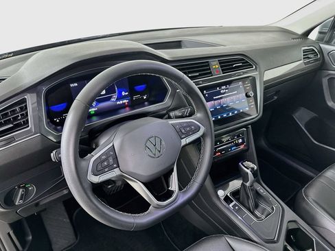 Used 2023 Volkswagen Tiguan SE w/ Panoramic Sunroof Package FWD image 10