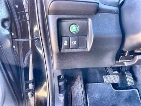 Certified 2019 Honda HR-V LX image 28