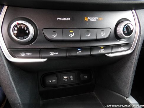 Used 2019 Hyundai Santa Fe SE AWD/4WD image 18