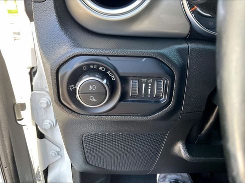 Used 2022 Jeep Gladiator Overland AWD/4WD image 26