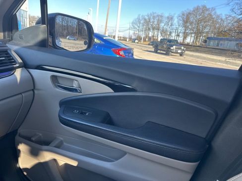 Used 2021 Honda Pilot Touring image 14