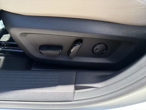 Used 2023 Nissan Rogue SV FWD image 15
