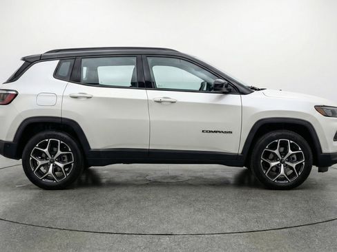 Used 2025 Jeep Compass Limited AWD/4WD image 11