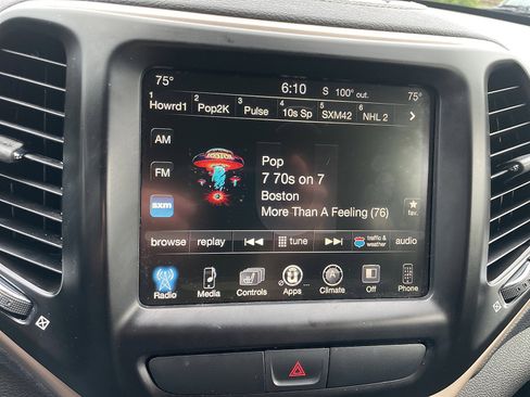 Used 2017 Jeep Cherokee Limited image 47