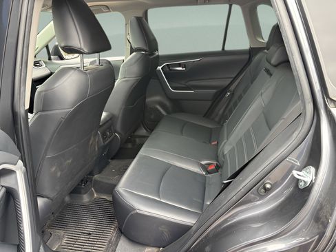 Used 2020 Toyota RAV4 XLE Premium image 11