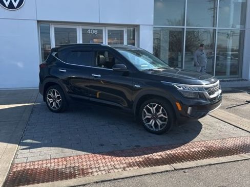 Used 2021 Kia Seltos SX w/ SX Sunroof Package image 3