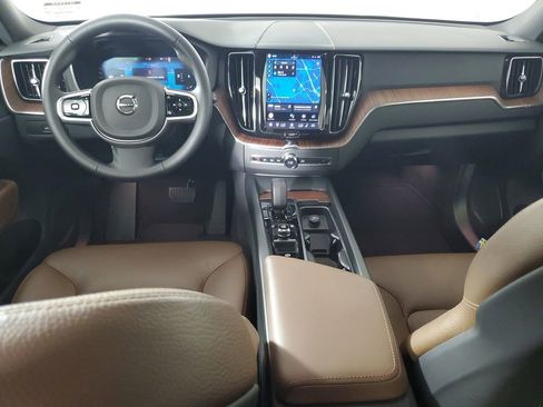 Certified 2025 Volvo XC60 B5 Plus AWD/4WD image 17